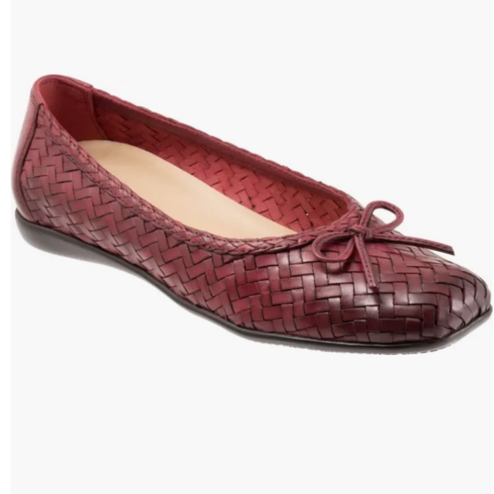 Trotters Gillian Burgundy Woven Flats 9.5